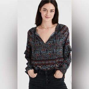 American Eagle women’s  BLACK RUFFLE SLEEVE TASSEL BLOUSE